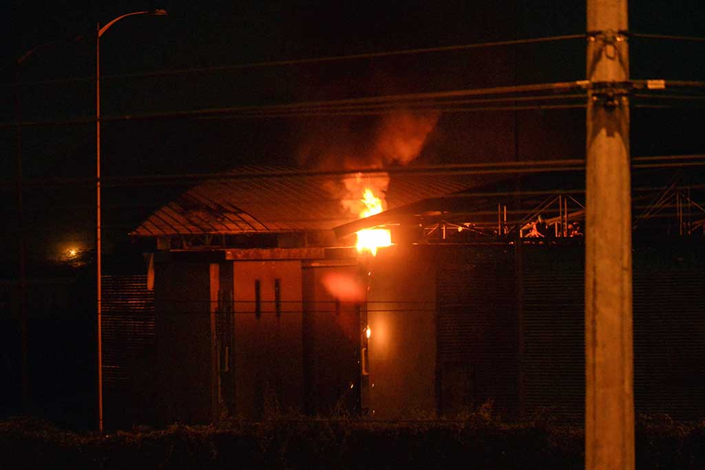 Kerusuhan yang melanda sebuah penjara di kota pelabuhan Guayaquil, Ekuador, Kamis, 28 Maret 2024. Sedikitnya satu orang tewas dan empat lainnya luka-luka akibat kejadian tersebut.