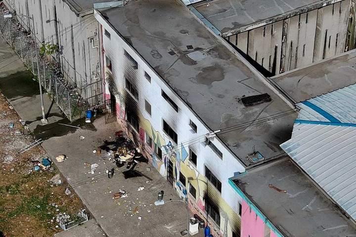 Kerusuhan tersebut merupakan yang pertama sejak Noboa menjabat pada  November 2023. Wartawan AFP mendengar suara tembakan dan melihat api menyebar di dalam penjara, satu dari empat penjara yang merupakan kompleks penjara yang luas di Guayaquil.