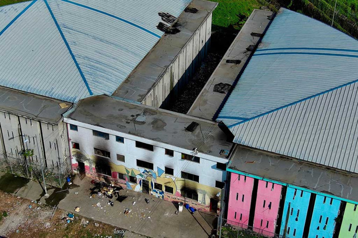 Calderon mengatakan peningkatan kekerasan baru-baru ini merupakan bagian dari upaya untuk menggoyahkan negara tersebut menjelang referendum pada 21 April mengenai apakah akan mengambil tindakan yang lebih keras terhadap kejahatan.