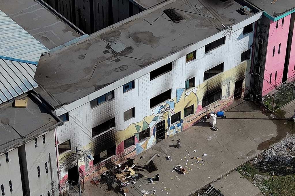 Langkah-langkah tersebut mencakup kemampuan untuk mengerahkan militer untuk mendukung polisi di luar keadaan darurat, memungkinkan ekstradisi warga Ekuador yang terlibat dalam kejahatan terorganisir, dan meningkatkan hukuman atas terorisme dan penyelundupan narkotika.