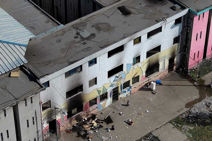 Langkah-langkah tersebut mencakup kemampuan untuk mengerahkan militer untuk mendukung polisi di luar keadaan darurat, memungkinkan ekstradisi warga Ekuador yang terlibat dalam kejahatan terorganisir, dan meningkatkan hukuman atas terorisme dan penyelundupan narkotika.