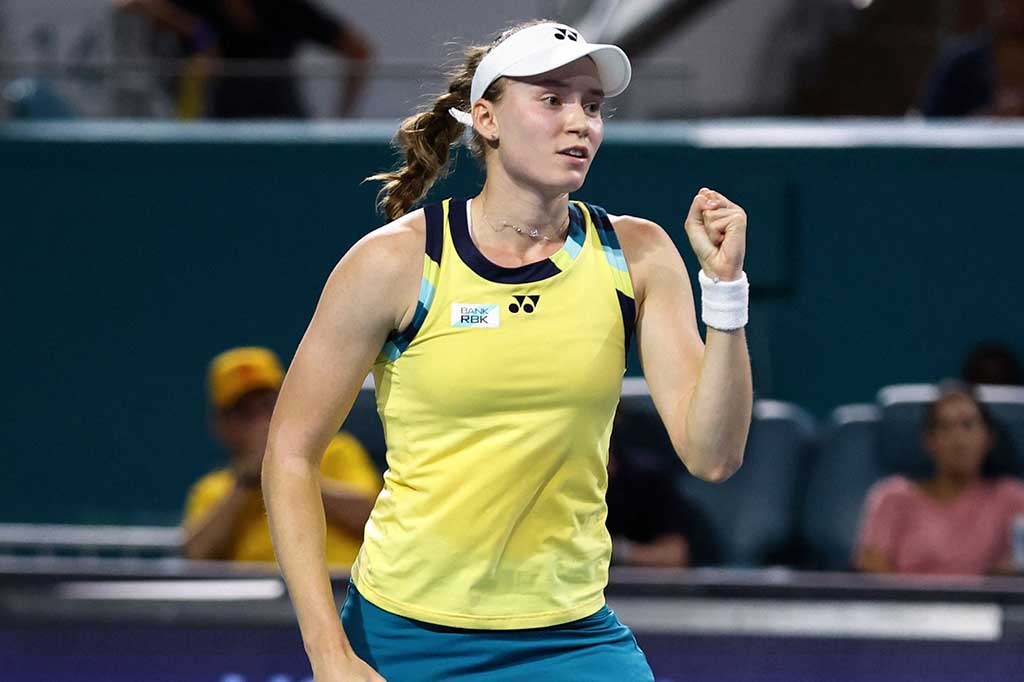 Di partai puncak Rybakina akan bertemu pemenang semifinal lainnya antara Danielle Collins dari Amerika dan Ekaterina Alexandrova dari Rusia.