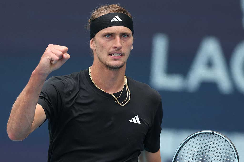 Petenis Jerman Alexander Zverev petenis Hongaria mengalahkan Fabian Marozsan untuk memastikan tempat di semifinal ATP Miami Open dengan kemenangan 6-3, 7-5, Jumat, 29 Maret 2024 WIB.