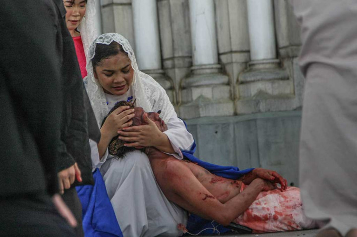 Makna utama dari prosesi Jalan Salib adalah mengajak umat untuk merenungkan kisah sengsara Yesus Kristus yang akhirnya wafat disalib untuk menebus dosa para manusia. 