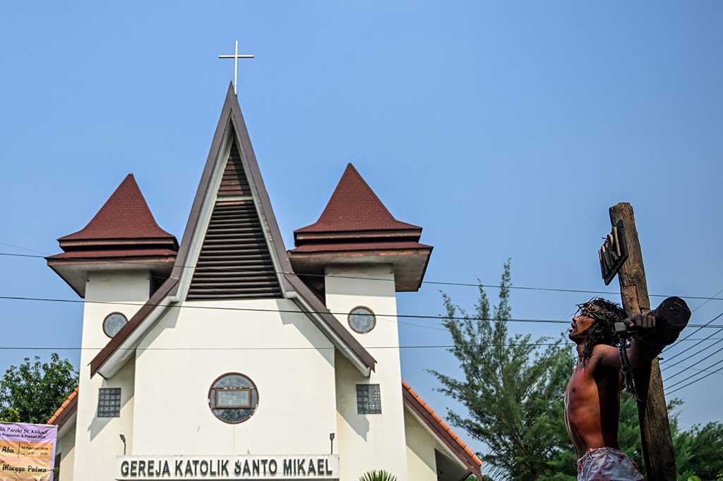 Selain itu, kata dia, lingkungan dan stasi bukanlah sebatas kumpulan umat Katolik yang tinggal berdekatan di teritorial tertentu. 