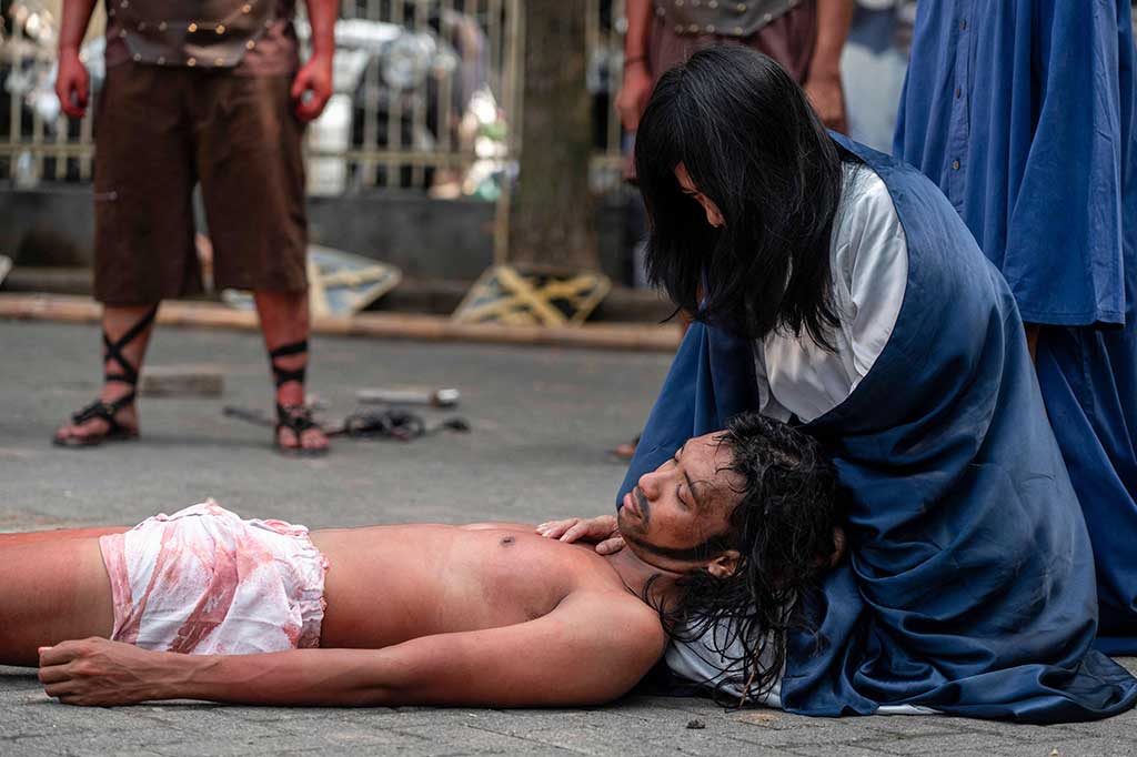 Oleh karena itu, lanjutnya, selama masa Prapaskah mereka diajak untuk bertobat dan memperbaharui hidup dan merenungkan kembali sebagai murid-murid Kristus. 