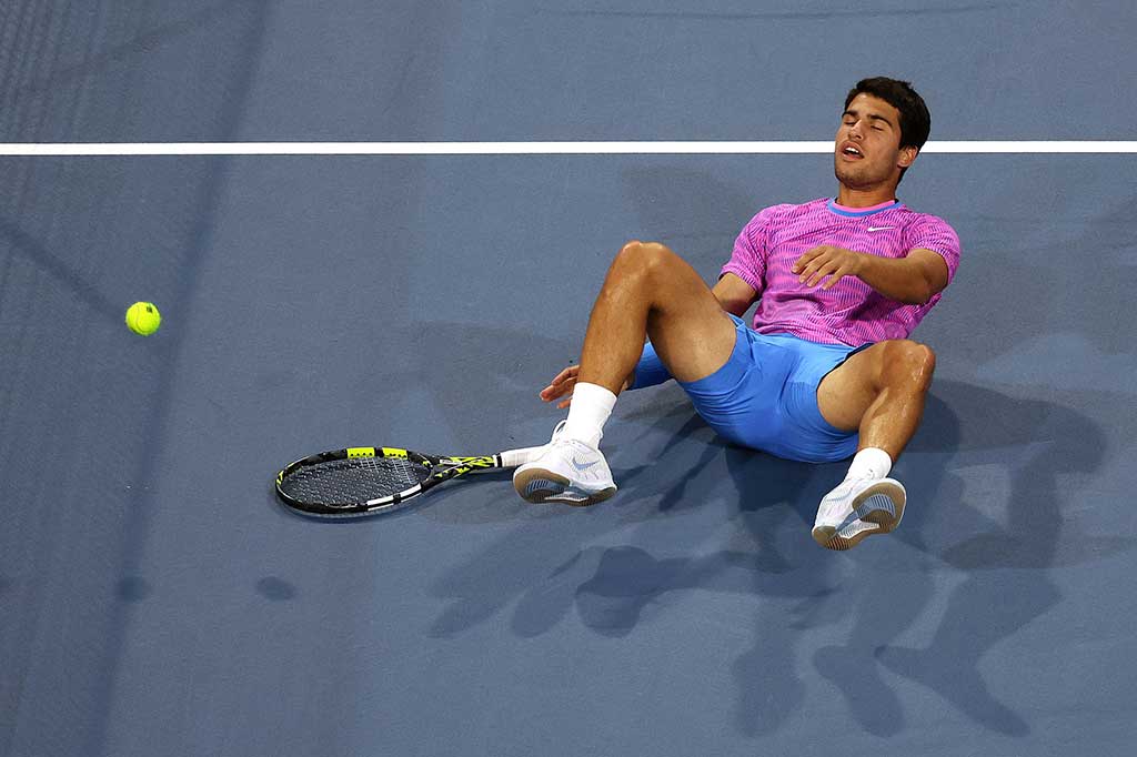 Petenis peringkat dua dunia Carlos Alcaraz tersingkir dari perempat final Miami Open, Jumat, 29 Maret 2024 WIB.