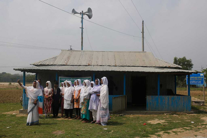 Masjid dekat Mymensingh, sebelah utara ibu kota Dhaka di tepi sungai Brahmaputra, dibangun di atas tanah sumbangan pemerintah setelah komunitas hijra kota itu diusir dari jemaah yang sudah mapan.