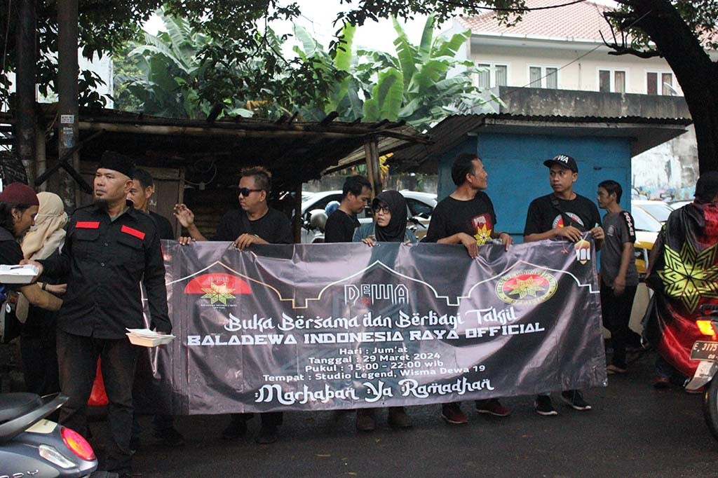 Ketua Umum Baladewa Indonesia Raya Official, Benny Jenggo, mengatakan bagi takjil gratis tersebut sebagai tradisi atau kegiatan yang baik di bulan suci Ramadan.