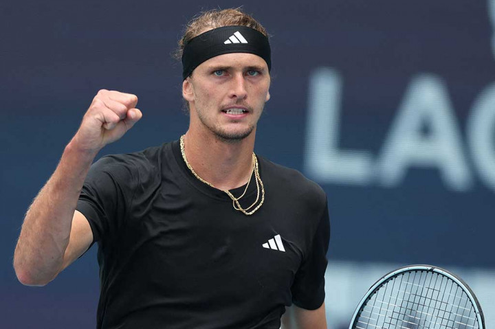 Petenis Jerman Alexander Zverev petenis Hongaria mengalahkan Fabian Marozsan untuk memastikan tempat di semifinal ATP Miami Open dengan kemenangan 6-3, 7-5, Jumat, 29 Maret 2024 WIB.