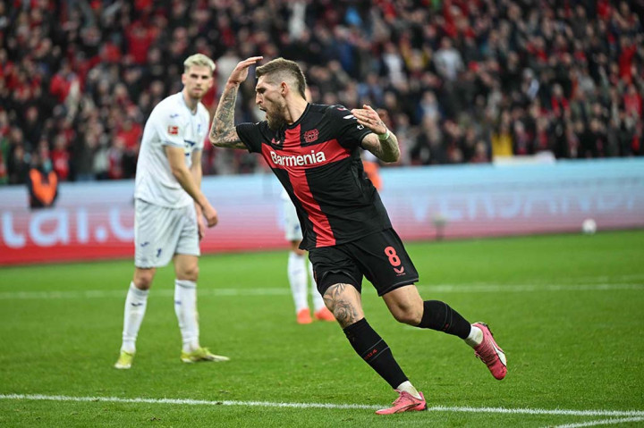 Gelombang serangan Leverkusen baru membuahkan hasil pada menit ke-88 lewat sontekan Robert Andrich. Jonathan Tah berhasil menanduk bola liar hasil sepakan Borja Iglesias dan dimanfaatkan dengan baik oleh Andrich.