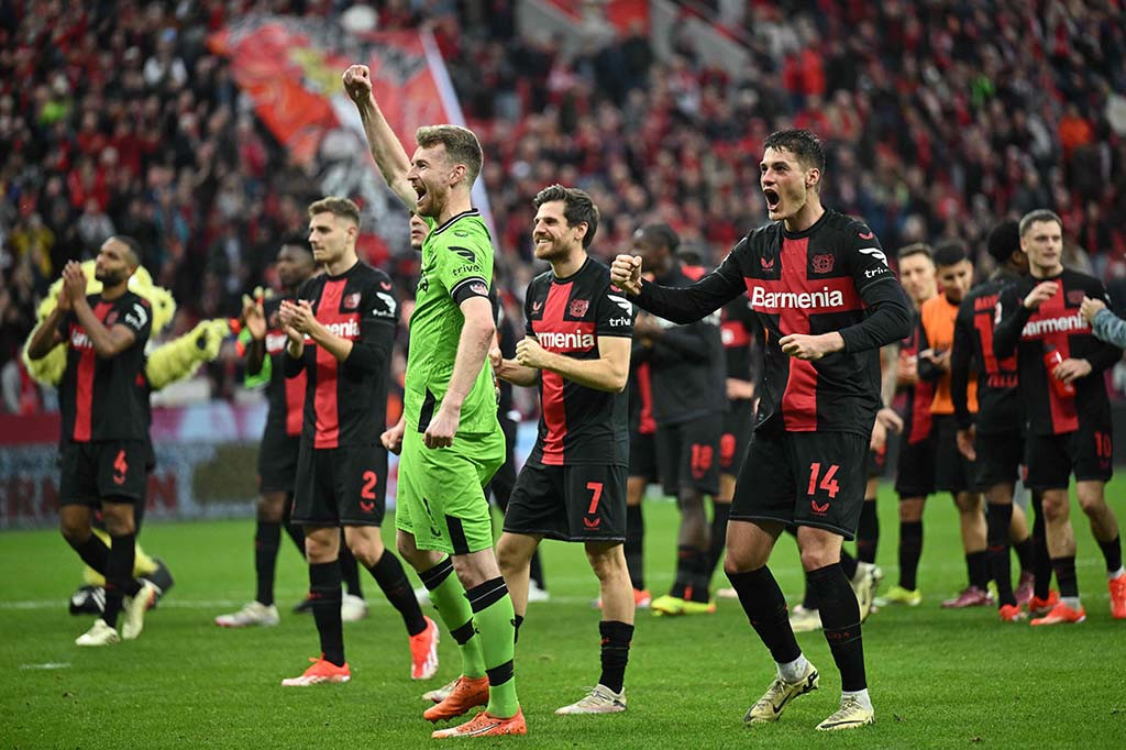 Tiga menit berselang, Leverkusen berhasil membalikkan kedudukan. Patrik Schick berhasil menjangkau umpan silang Nathan Tella dan memastikan kemenangan 2-1 untuk Leverkusen.