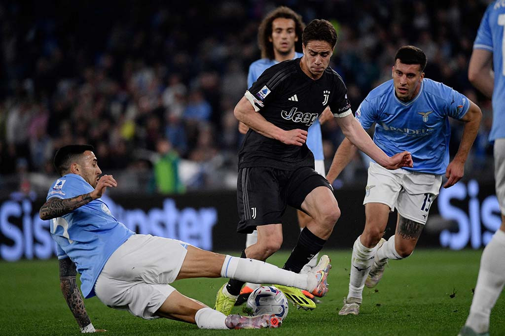 Penyerang Lazio Valentin Castellanos memiliki dua peluang bagus, melalui dua sepakannya yang masih belum tepat sasaran. Peluang berikutnya didapat Lazio berkat keberanian Pedro mengintersep operan Wojciech Szczesny, namun penyelesaian akhir Daichi Kamada gagal berujung gol.