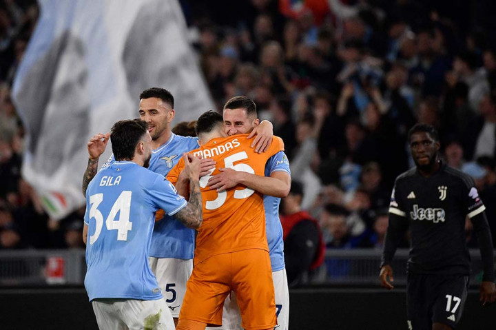 Saat Juventus mengira akan membawa pulang satu poin dari ibukota, Lazio mencetak gol kemenangan pada menit ke-93. Matteo Guendozi mengirim bola ke kotak penalti Juventus, untuk disambut tandukan Marusic yang tidak sempat diantisipasi kiper Szczesny. 1-0 untuk tuan rumah Lazio dan pelatih barunya, Tudor.