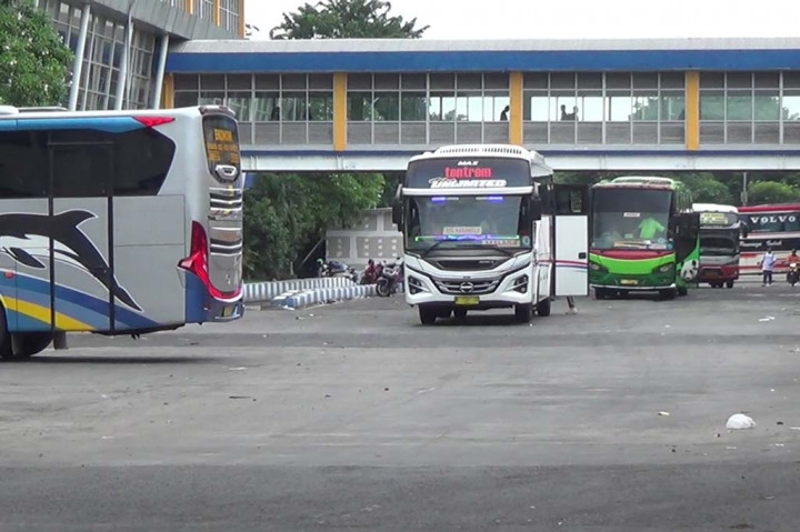 Sekitar 2.500 armada bus akan dioperasikan untuk melayani arus mudik Lebaran 2024 melalui Terminal Purabaya Kabupaten Sidoarjo.