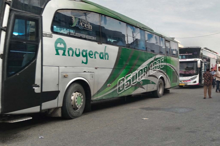 Bahkan mulai subuh menjelang pagi hingga menjelang siang suasana di pelataran terminal antar kota antar provinsi tampak lengang. Kondisi demikian mewarnai terminal tipe B Kota Sigli Kabupaten Pidie, Terminal tipe B Lhokseumawe Kota Lhok Seumawe dan terminal tipe A Banda Aceh Ibukota Provinsi Aceh.