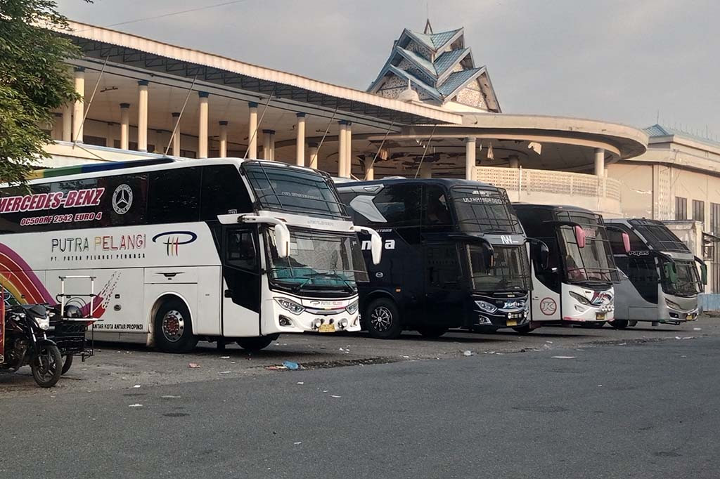 Kondisi serupa juga untuk perantau dari Pulau Jawa, Kalimantan dan Papua yang hendak pulang mudik ke kampung halamannya di bumi berjulukan Serambi Mekkah. Lalu warga luar daerah yang bekerja di Aceh juga belum berangkat mudik ke daerah asalnya.