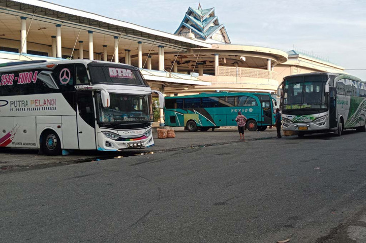 Aktivitas mudik di berbagai terminal bus dalam kawasan Provinsi Aceh hingga H-10 Lebaran 2024, masih terlihat sepi. Tidak ada keramaian penumpang dan kesibukan awak bus terkait menghadapi Idul Fitri 1445 H.