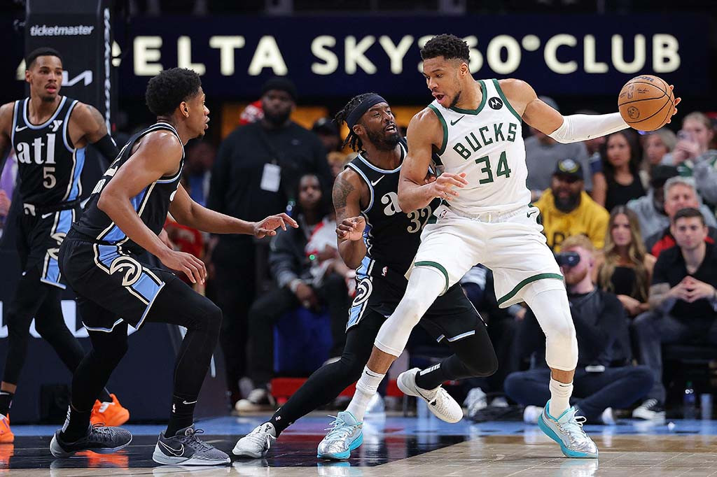 Dari Hawks, Dejounte Murray yang sebelumnya mencetak 44 poin saat laga melawan Boston Celtics pada Jumat, 29 Maret 2024, menyumbang 20 poin, 12 assist, dan delapan rebound.