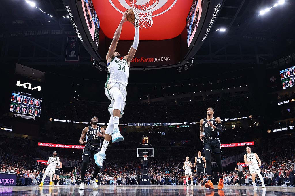 Giannis mencetak 36 poin, 16 rebound, dan delapan assist untuk membawa kemenangan guna mengesampingkan performa pemain lawan yakni Bogdan Bogdanovic yang mencatat 38 poin dan 10 rebound untuk Hawks.