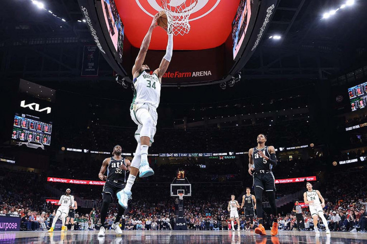 Giannis mencetak 36 poin, 16 rebound, dan delapan assist untuk membawa kemenangan guna mengesampingkan performa pemain lawan yakni Bogdan Bogdanovic yang mencatat 38 poin dan 10 rebound untuk Hawks.
