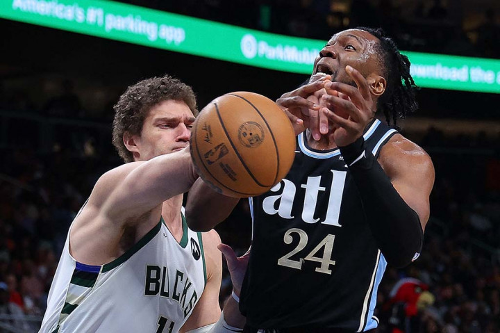 Milwaukee Bucks mengalahkan Atlanta Hawks dengan skor akhir 122-113 dalam laga di State Farm Arena Atlanta Georgia, Minggu, 31 Maret 2024 WIB, dengan bintangnya Giannis Antetokounmpo kembali menjadi mesin poin.