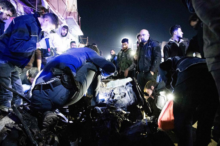 Setidaknya delapan orang tewas dan 23 lainnya luka-luka ketika sebuah bom mobil meledak di tengah sebuah pasar populer di Azaz, di provinsi Aleppo, kata Observatorium Suriah untuk Hak Asasi Manusia, dan menambahkan jumlah korban masih bersifat sementara.