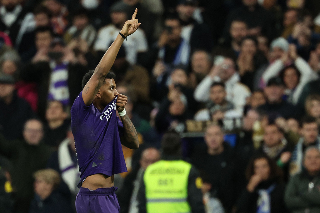 Real Madrid nyaris mencetak gol kedua mereka pada menit ke-49, andai saja tendangan Brahim Diaz tidak mengenai mistar gawang Athletic Bilbao. Tim tuan rumah baru bisa menggandakan keunggulan pada menit 73. 