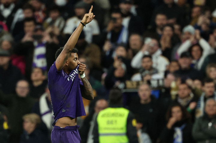 Real Madrid nyaris mencetak gol kedua mereka pada menit ke-49, andai saja tendangan Brahim Diaz tidak mengenai mistar gawang Athletic Bilbao. Tim tuan rumah baru bisa menggandakan keunggulan pada menit 73. 