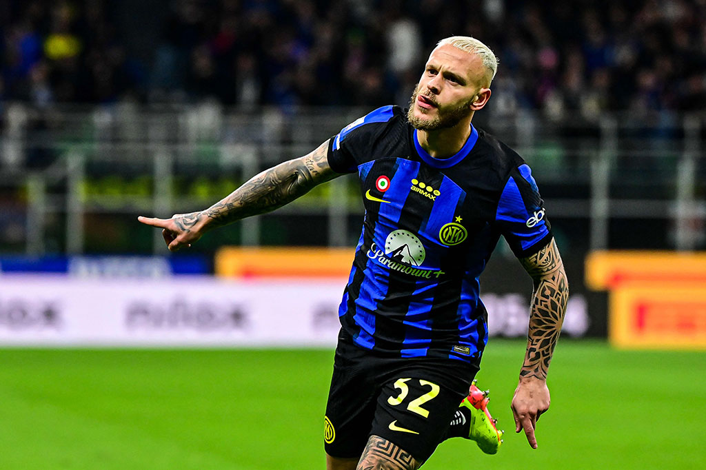 Nerazzurri kemudian sukses mencuri gol cepat ketika laga baru berjalan enam menit lewat kaki kiri Federico Dimarco memanfaatkan umpan Alessandro Bastoni sehingga skor berubah menjadi 1-0.