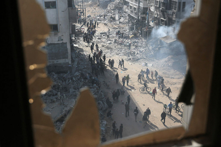 Pasukan Israel membakar semua bangunan di rumah sakit itu sehingga mengakibatkan penghentian total layanan, tambah para saksi mata. Mereka juga mencatat bahwa tentara Israel menghancurkan gedung bedah khusus dan membakar gedung resepsi utama dan darurat.