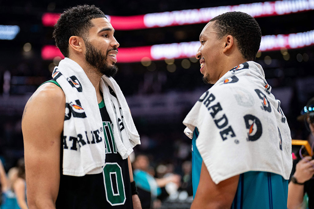 Forward Jayson Tatum membawa Boston Celtics menang 118-104 atas tuan rumah Charlotte Hornets di Spectrum Center, Charlotte, Selasa, 2 April 2024 WIB.
