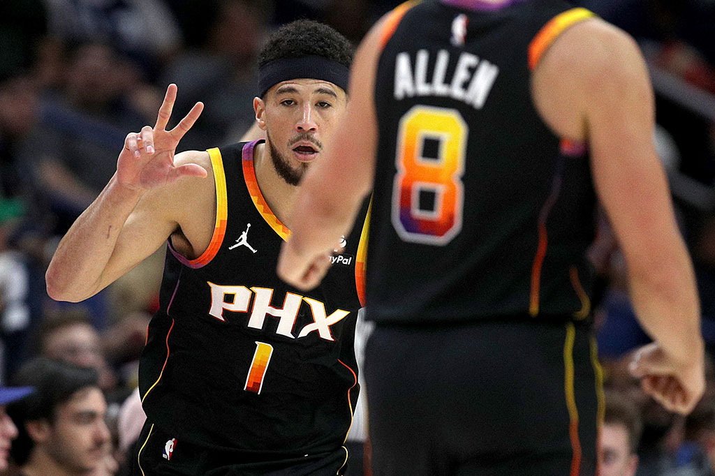 Devin Booker mencetak 52 poin untuk membawa Phoenix Suns membungkam tuan rumah New Orleans Pelicans 124-111 dalam pertandingan NBA di Smoothie King Center, Pelicans, Selasa, 2 April 2024 WIB.
