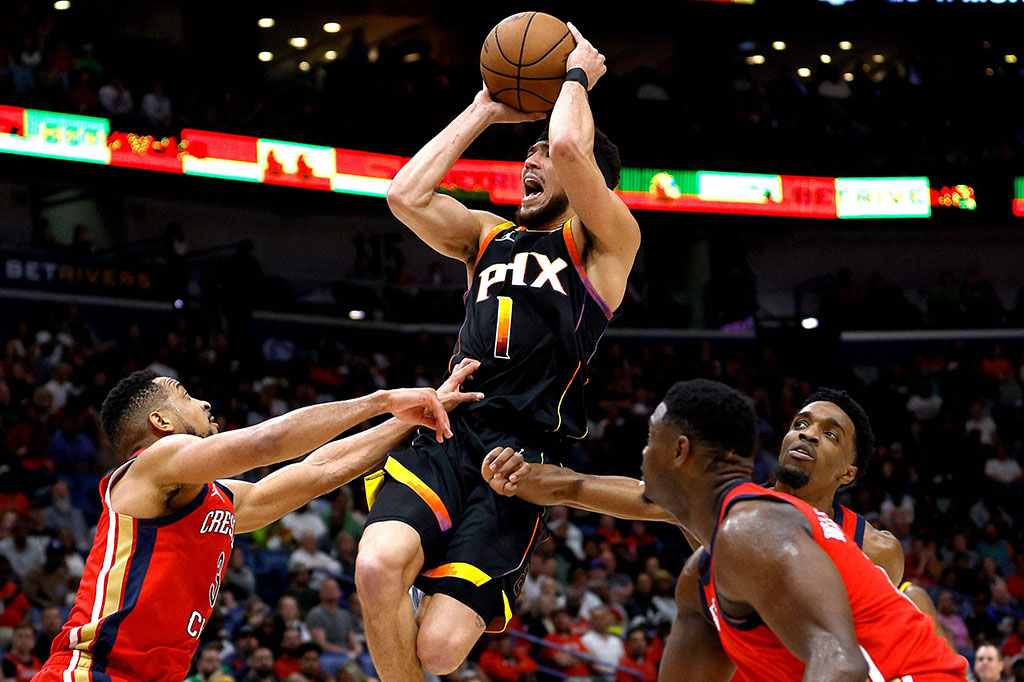 Booker juga mencatat 9 assist dan 3 rebound. Dia menjadi pemain NBA pertama sejak Wilt Chamberlain yang mencetak paling sedikit 50 poin dalam tiga pertandingan berturut-turut atas lawan yang sama.