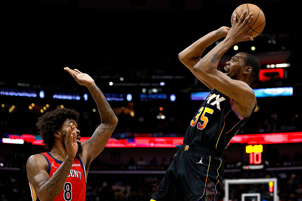 Kelima starter Phoenix membukukan total poin dua digit, dengan Kevin Durant menyelesaikan dengan 20 poin, tujuh rebound, dan tiga assist, sementara Jusuf Nurkic menambahkan 19 poin dan 19 rebound.