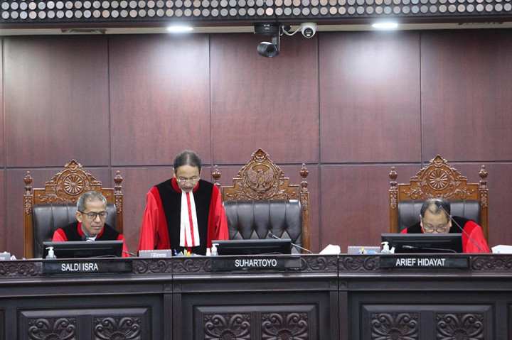 Deputi Hukum Tim Pemenangan Nasional (TPN) Ganjar-Mahfud, Todung Mulya Lubis, mengungkapkan bahwa pihaknya mengajukan Kapolri Jenderal Pol. Listyo Sigit Prabowo untuk memberikan keterangan pada
sidang perkara Perselisihan Hasil Pemilihan Umum (PHPU) Pilpres 2024.