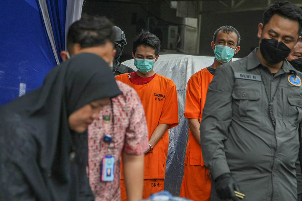 Wayan menjelaskan, penangkapan itu bermula dari adanya laporan masyarakat tentang aktivitas pengiriman ganja dari Aceh menuju Pulau Jawa.