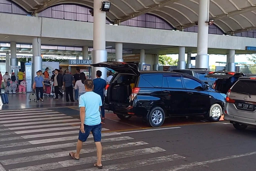 Ramainya arus mudik di Bandara Depati Amir sudah terjadi sejak empat hari yang lalu dengan jumlah penumpang perhari mencapai 5.600 orang.