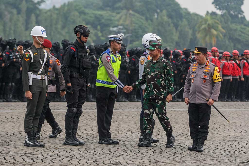 Kapolri menyampaikan, Operasi Ketupat 2024 melibatkan 155.165 personel gabungan TNI-Polri dan stakeholders lainnya. Selain personel, Polri juga mendirikan 5.784 pos yang terdiri dari 3.772 pos pengamanan, 1.532 pos pelayanan dan 480 pos terpadu dalam rangka pelayanan dan pengamanan utamanya pada jalur-jalur rawan seperti kemacetan, kecelakaan, kriminalitas dan bencana alam serta di pusat keramaian.