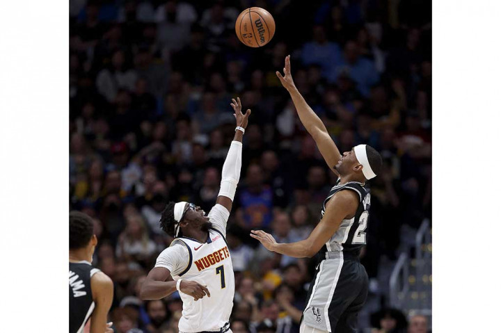 Dari Spurs, Malaki Baranham mencetak 24 poin, Julian Champagnie 11 poin, serta Tre Jones mencatat triple double dengan 10 poin, 12 reboun, dan 11 assist.