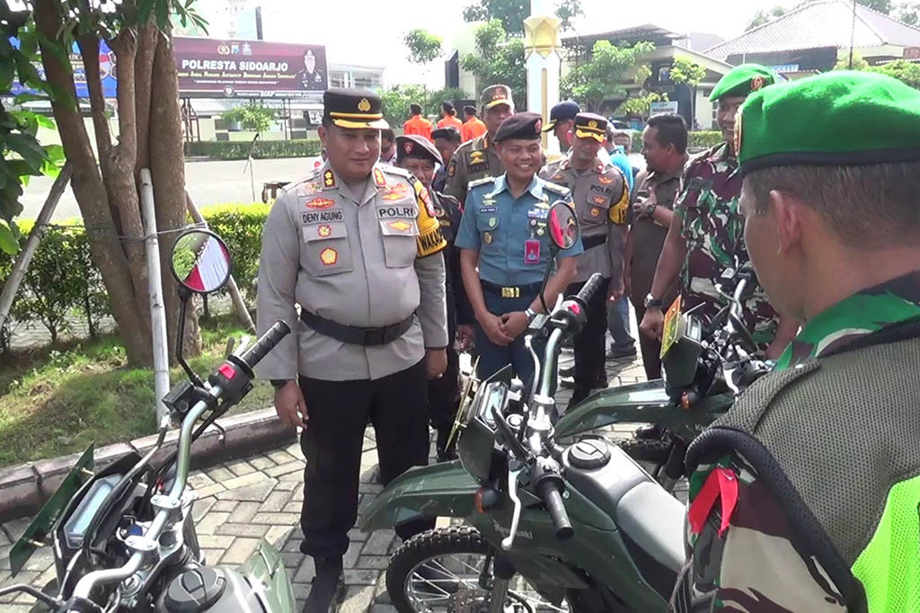 Para personel gabungan itu akan diterjunkan untuk pengamanan Lebaran di wilayah Sidoarjo. Mereka akan menjaga titik-titik, terutama di pusat keramaian arus mudik, sentra ekonomi hingga tempat wisata.