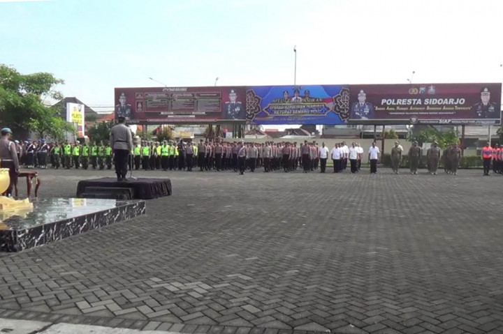 Sebanyak 1.191 personel gabungan akan diterjunkan untuk mengamankan Lebaran di wilayah Kabupaten Sidoarjo. Selain itu juga ada sebelas posko lebaran didirikan di wilayah Sidoarjo.