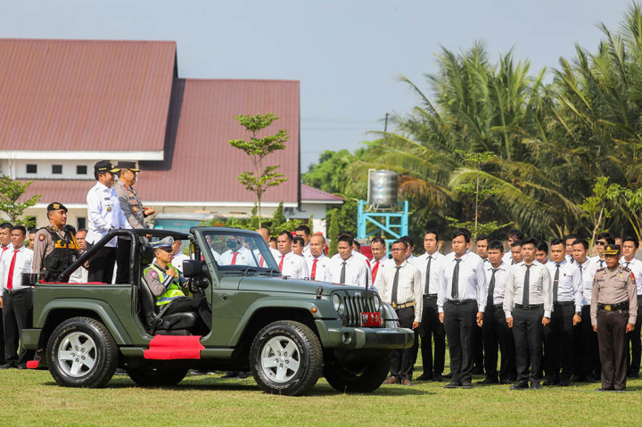 Pelaksanaan apel ditandai dengan pengecekan seluruh pasukan TNI/Polri, Satpol PP, Basarnas, BPBD Sumut serta stakeholder lainnya oleh Kapolda Sumut Irjen Pol Agung Setya Imam Effendi dan Pj Gubernur Sumut Hassanudin di Lapangan Bola Mapoldasu Medan Sumatra Utara.