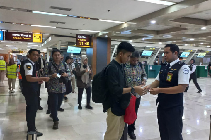 Angkasa Pura lalu mendirikan Posko Angkutan Lebaran Terpadu tahun 2024 di Bandara Internasional Sultan Hasanuddin. Posko yang terletak di area lobby keberangkatan dan akan beroperasi selama 16 hari, mulai 3-18 April 2024.