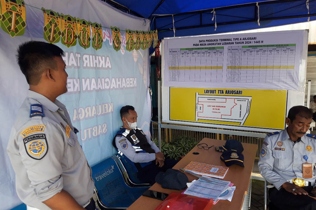 Ia menjelaskan posko Dinas Perhubungan Provinsi Jawa Timur di terminal tipe A Arjosari dibuka Sejak Senin, 1 April 2024. Tetapi efektif masa angkutan Lebaran pada H-7.