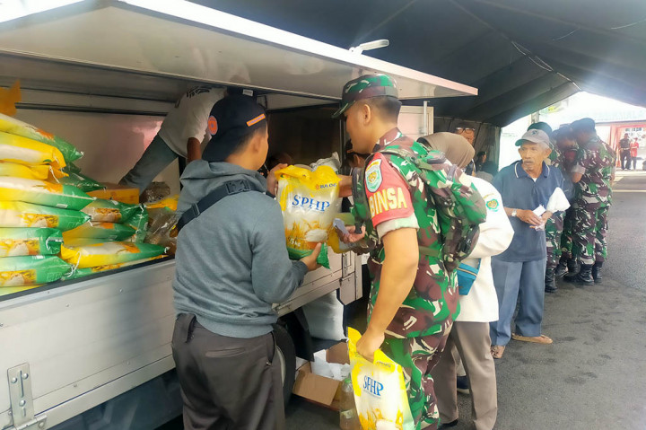 Pemerintah Kota Tasikmalaya bersama perum Bulog menggelar pasar murah rakyat berada di halaman Komando Distrik Militer (Kodim) 0612 Tasikmalaya melalui stabilisasi pasokan dan harga pangan (SPHP) seharga Rp54.500 kemasan 5 kilogram. Pasar murah rakyat yang dilakukan tersebut, masyarakat bersama TNI borong beras murah untuk kebutuhan keluarga dan bayar zakat fitrah.