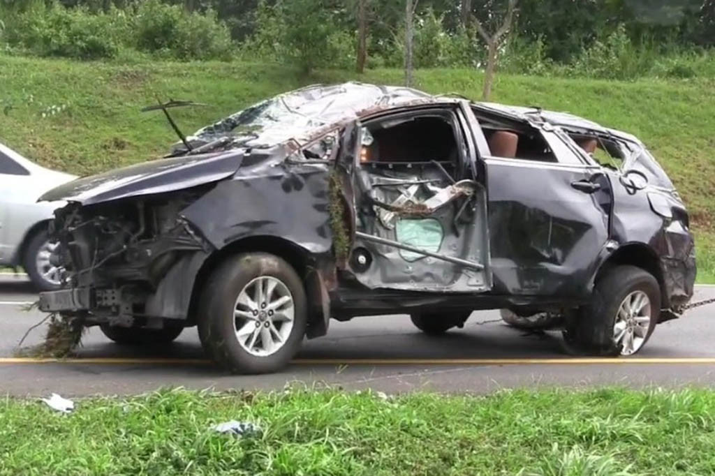 Akibat kecelakaan ini, Erni Sugiarti (50) yang merupakan anggota DPRD Jawa Barat bersama anaknya Naufal Rizki Ramdani, warga Jl. Nawa IV no 14 RT 04, RW 01 Kelurahan Serdang, Kecamatan Kemayoran, Jakarta Pusat, mengalami luka-luka dan harus dilarikan ke rumah sakit Hamori Subang, untuk mendapatkan perawatan intensif.