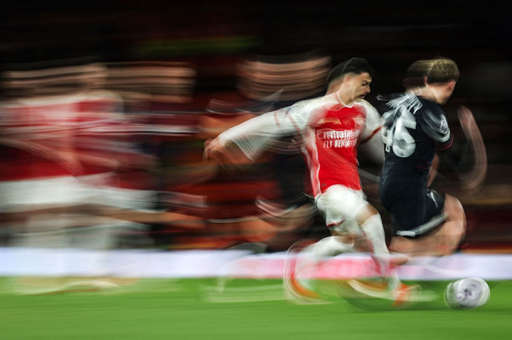 Memasuki babak kedua, Arsenal tetap memperagakan permainan menyerang, namun beberapa upaya mereka tak membuahkan hasil. Skor 2-0 bertahan hingga laga usai.