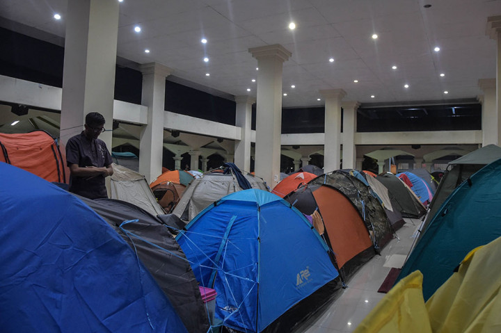 Di 10 hari terakhir Ramadan yang dimulai sejak 31 Maret, pihak masjid menyediakan 582 titik bagi warga untuk mendirikan tenda saat melakukan iktikaf di Masjid Raya Habiburrahman. 