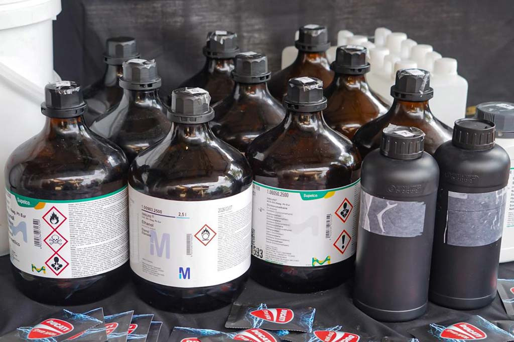 Hal itu disampaikan Direktur IV Tipid Narkoba Bareskrim Polri, Brigjen Pol Mukti Juharsa dalam konferensi pers ungkap kasus narkotika di tempat kejadian perkara (TKP) pada Kamis, 4 April 2024.